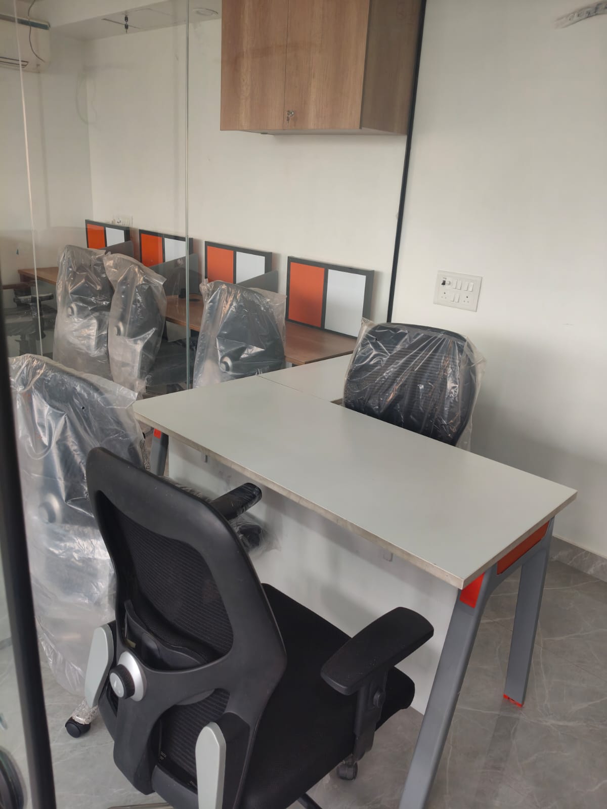 Open Desk Floor